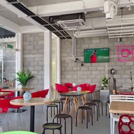 Box Bar Cafe & Dining