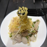 ก๋วยเตี๋ยวลูกชิ้นปลานายใบ้ ติวานนท์ ติวานนท์