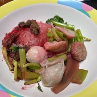 ก๋วยเตี๋ยวลูกชิ้นปลานายใบ้ ติวานนท์ ติวานนท์