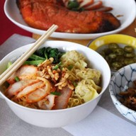 อร่อยดีบะหมี่เกี๊ยว บะหมี่หมูแดงสุขุมวิท 38 (พาราไดซ) -