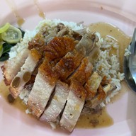 เมนูของร้าน เป็ดย่างนายตี๋