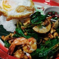 กระเพราถาด+มหาชัยไอศกรีม นุ่นซานะ