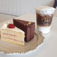 บรรยากาศ เชรี่ เพสทรี ถนนโชตนา