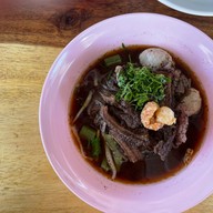 เมนูของร้าน ก๋วยเตี๋ยวนำโชคนำชัย