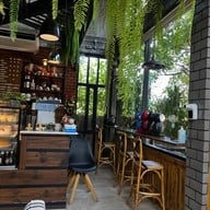 25 Monday cafe'