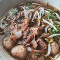 เมนูของร้าน ก๋วยเตี๋ยวหมูตุ๋นนายเป็ด
