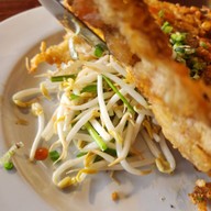 เมนูของร้าน นายเล็ก หอยทอดน้ำตกพลิ้ว