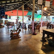 บรรยากาศ นายเล็ก หอยทอดน้ำตกพลิ้ว