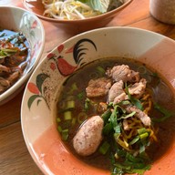 เมนูของร้าน ก๋วยเตี๋ยวเรือเสนาตอง111