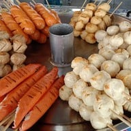 ลูกชิ้น ใจแอ้น ปลาระเบิด(ข้างเซเว่นตรงข้ามสวนนก)