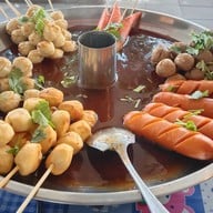 ลูกชิ้น ใจแอ้น ปลาระเบิด(ข้างเซเว่นตรงข้ามสวนนก)