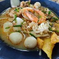 เมนู ก๋วยเตี๋ยวห้อยไข่(แยกแสงดาว)