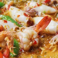 ตามสั่ง หมูกรอบน้ำจิ้มซีฟู้ด