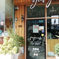 หน้าร้าน Yenjai Cafe หัวหิน ถนนแนบเคหาสน์