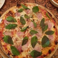 Street Pizza & The Wine House