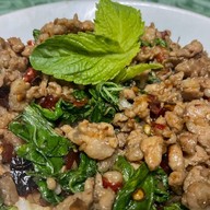 ข้าวไข่เจียวเครื่องแซ่บ&กะเพรา