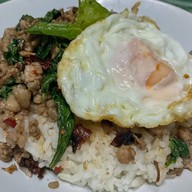 ข้าวไข่เจียวเครื่องแซ่บ&กะเพรา