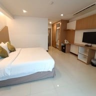 โรงแรมโฟทูซีเดอะชิคโฮเต็ล