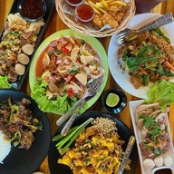The 11 House (บ้านคลอง11)