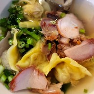 ต้นศรีตรัง  มีโชคพลาซ่า