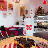 บรรยากาศ The Rich Cafe