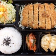 Gohan by Chooji (Banthat Thong) บรรทัดทอง