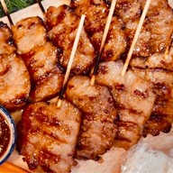 ลูกชิ้นทอดปลาระเบิดไจแอ้น เสริฟร้อนๆ ทุกออเดอร์ อร่อย ฟินๆ สาขา ตลาดละลายงับ สีลม ซอย5