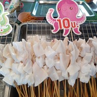 เมนูของร้าน ปลาหมึกย่างโวยวาย