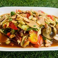 ส้มตำกลางซอย ปูนาดองรสเด็ด