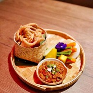 2B ขนมจีนน้ำเงี้ยว ข้าวซอยไก่ หมี่เกี๊ยวหมู กุ้ง