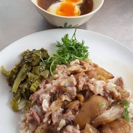 อาหารป่า กระเพราหมูกรอบ ผัดเผ็ดปลาไหล ครัวสายสมรอาหารป่า สาขา 2