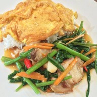 อาหารป่า กระเพราหมูกรอบ ผัดเผ็ดปลาไหล ครัวสายสมรอาหารป่า สาขา 2