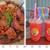 ก๋วยเตี๋ยวเรืออยุธยาแท้  💯 % และ น้ำผลไม้แยกกากสำพูน  Avy Juice 2