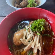 เมนูของร้าน ก๋วยเตี๋ยวไก่หน้าเมือง