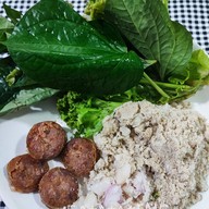 เมนูของร้าน ร้านแม่ติ๋ว ปลาแนม-ไส้กรอก ตลาด บอง มาร์เช่