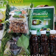 เมนูของร้าน ร้านแม่ติ๋ว ปลาแนม-ไส้กรอก ตลาด บอง มาร์เช่