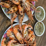 กุ้งรุ่งฟ้า ตลาดกลาง