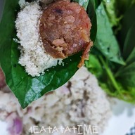 เมนูของร้าน ร้านแม่ติ๋ว ปลาแนม-ไส้กรอก ตลาด บอง มาร์เช่