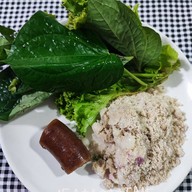 เมนูของร้าน ร้านแม่ติ๋ว ปลาแนม-ไส้กรอก ตลาด บอง มาร์เช่