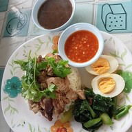 ป.ก๋วยเตี๋ยว หมูน้ำตก เด็ดจนต้องลอง ตลาดสดแม่ทองพูน