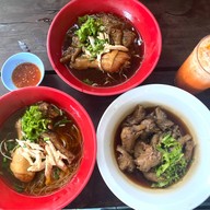 ก๋วยเตี๋ยวไก่หน้าเมือง