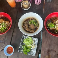 ก๋วยเตี๋ยวไก่หน้าเมือง