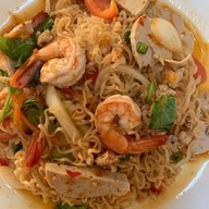 ล้านยำเเซ่บ ข้าวยำไก่เเซ่บ(หมุดไม่ตรงนะคะพี่ไรเดอร์)