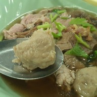 ก๋วยเตี๋ยวเนื้อตุ๋นยาจีน ตลาดวงเวียนใหญ่