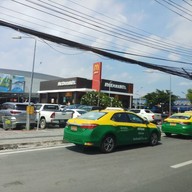 หน้าร้าน McDonald's บิ๊กซี บางพลี (ไดร์ฟทรู)