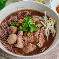 ก๋วยเตี๋ยวแชมป์หลังสวน By อานนท์