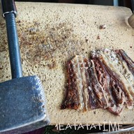 เมนูของร้าน เจ๊ไหม ปลายี่สนทุบ ท่าฉลอม