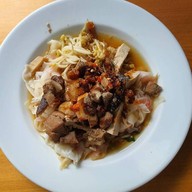 เมนูของร้าน ก๋วยเตี๋ยวหลอดเจ๊ใหญ่