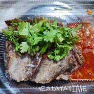เมนูของร้าน เจ๊ไหม ปลายี่สนทุบ ท่าฉลอม