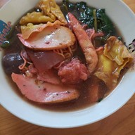 เมนูของร้าน เย็นตาโฟยมราช ( ข้างโรงรับจำนำ )